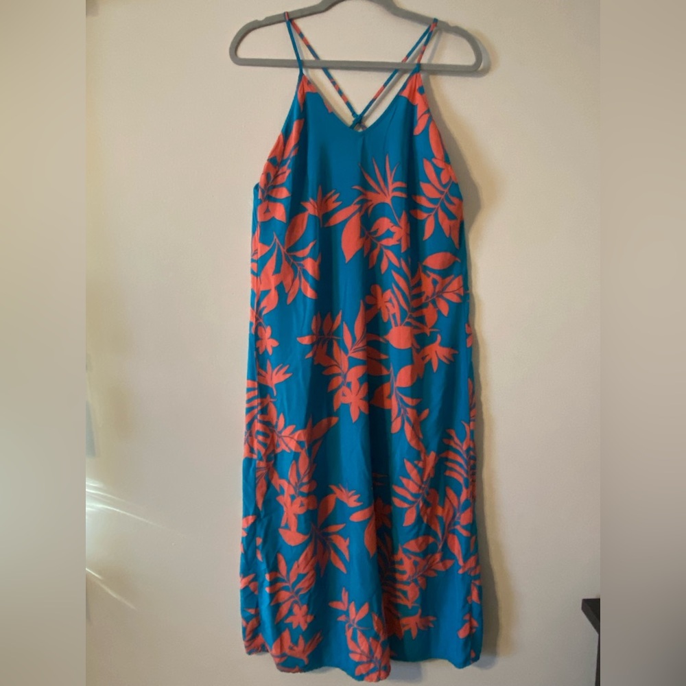 Old Navy floral maxi dress. Size M